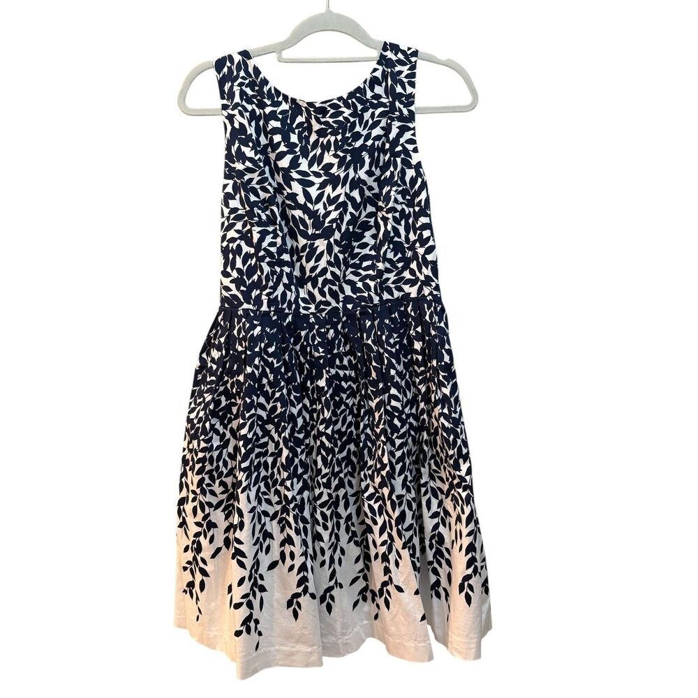 Talbots Dress Womens 6 Blue White Leaf Print Sleeveless Fit Flare Lined Knee - Picture 2 of 5